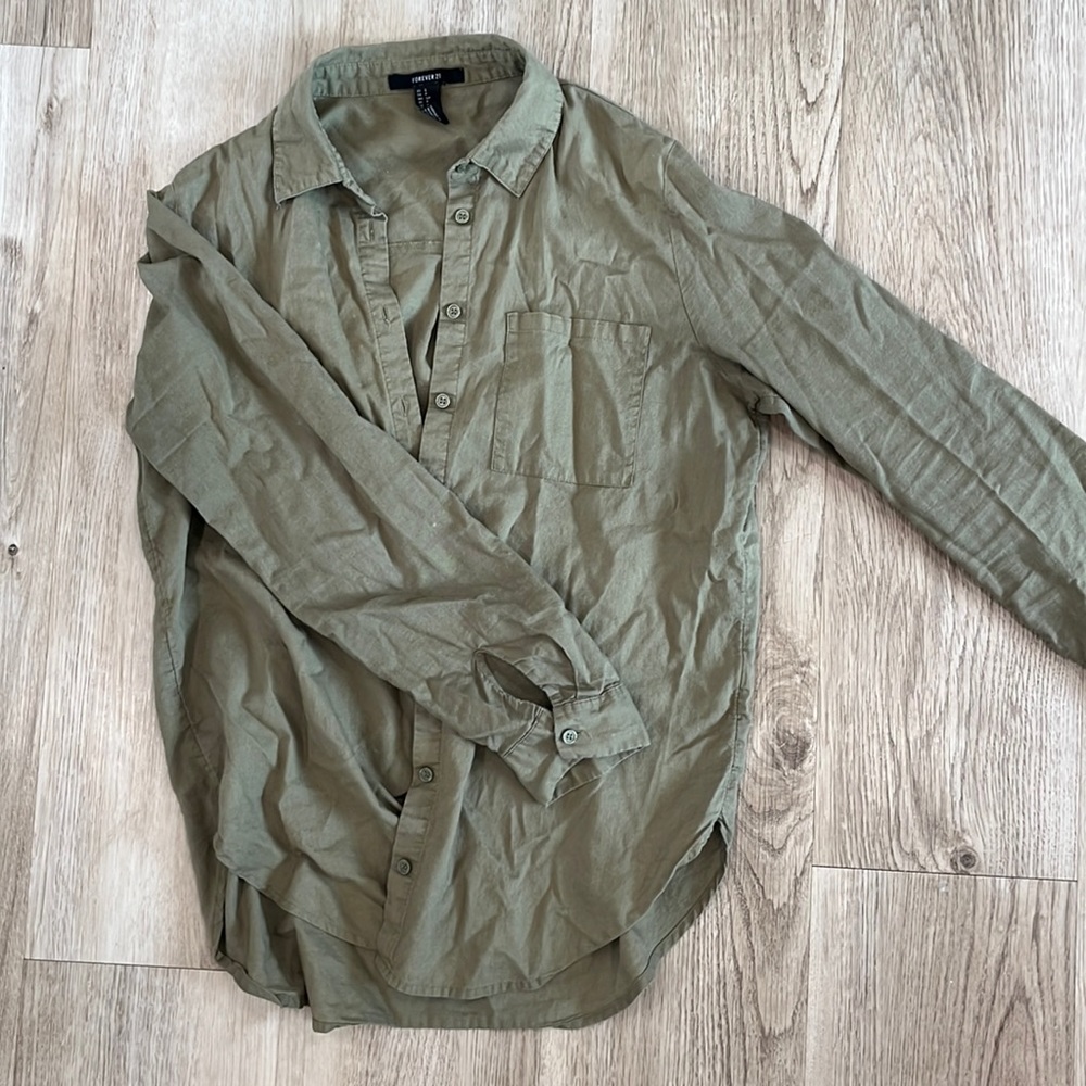 Forever 21 Button up shirt, Size Small